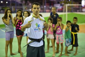 Professor do Projeto Viver Bem é campeão brasileiro de Kickboxing