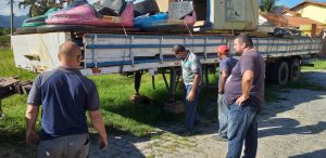 Prefeitura recolhe semirreboque em Ponta Negra