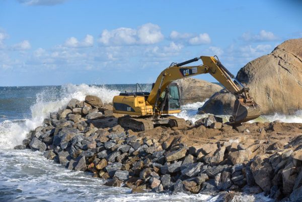 Prefeitura inicia construção de quebra-mar em Itaipuaçu