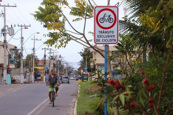 Ciclovia da Avenida Zumbi dos Palmares, em Itaipuaçu, ganha grades de proteção
