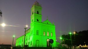 Igreja Matriz ganha iluminação especial para festa da Padroeira e campanha agosto verde-claro