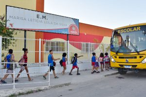 Cinco novos ônibus reforçam o transporte escolar gratuito em Maricá