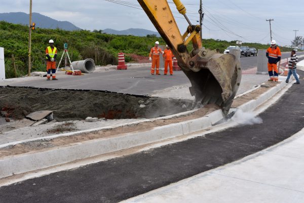 Prefeitura notifica e empresa do gasoduto inicia reparos no solo em Jaconé