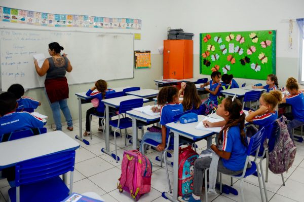 Magistério de Maricá comemora Dia dos Professores com reajuste salarial de 10% 