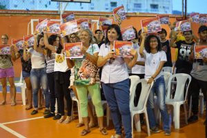 Prefeitura entrega 300 certificados de conclusão do Pré-Enem Popular 2019