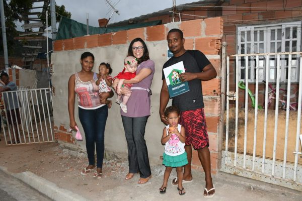 Títulos de posse são entregues a famílias de Itaipuaçu