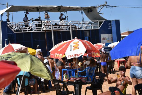 Banhistas e comerciantes celebram sucesso do Maricá Praia Show em Itaipuaçu