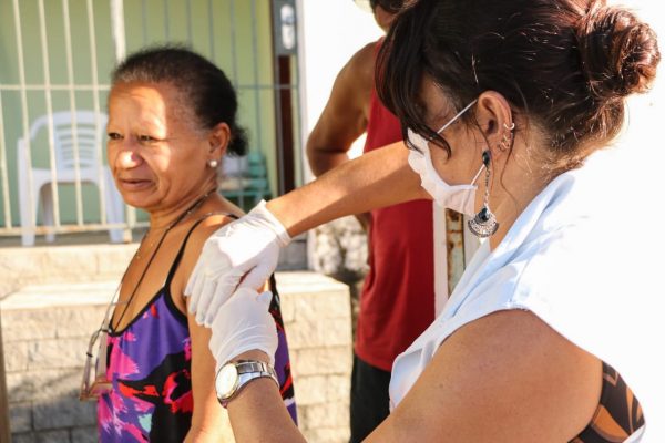 Maricá imuniza quase 10 mil dos 18 mil idosos previstos contra H1N1