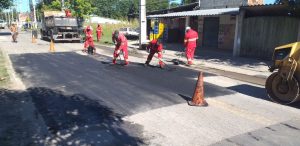 Prefeitura recupera ruas no Espraiado, Ubatiba e Inoã