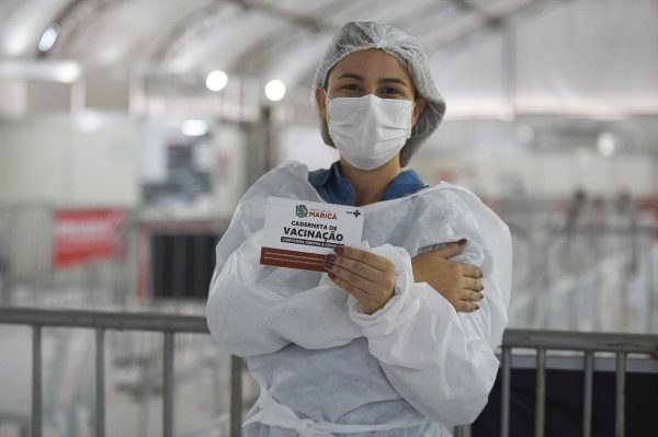 Profissionais de saúde seguem sendo imunizados contra Covid em Maricá
