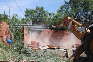 Urbanismo Presente derruba 14 construções irregulares em Manoel Ribeiro