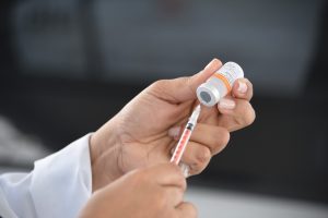 Vacinação de D1 contra a Covid-19 é suspensa em Maricá por falta de insumos
