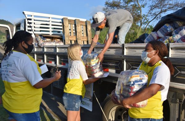 Cerca de 600 famílias recebem cesta básica através de convênio entre a Prefeitura e a Petrobras
