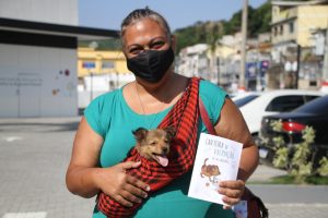 Campanha de adoção de cães e gatos movimenta Centro de Maricá