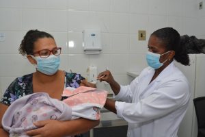 Lactantes começam a receber vacinação em Maricá