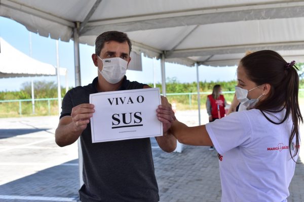 Prefeito de Maricá recebe a 1ª dose da vacina contra a Covid-19