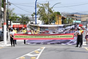 Prefeitura realiza ação de conscientização na Semana Nacional do Trânsito.