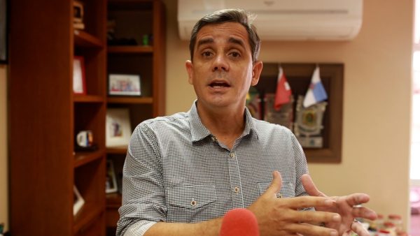 Prefeito anuncia reajuste salarial para servidores públicos