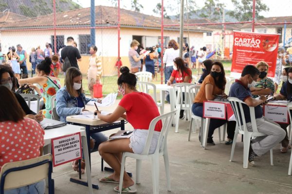 Prefeitura leva diversos serviços a moradores do residencial Marighella, em Itaipuaçu