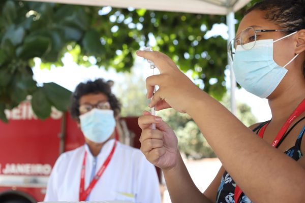 Prefeitura inicia vacinação itinerante no Barroco, em Itaipuaçu