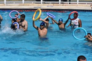 Festival de natação com inclusão une alunos e famílias na Arena Flamengo