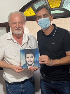 Filha de Che Guevara envia ao prefeito peça para afixar no hospital com nome do pai
