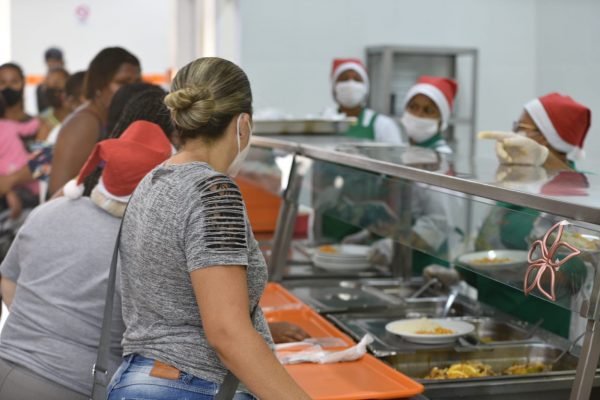 Prefeitura oferece ceia de Natal e leva esperança a quem precisa