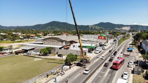 Prefeitura inicia construção de passarela em Inoã