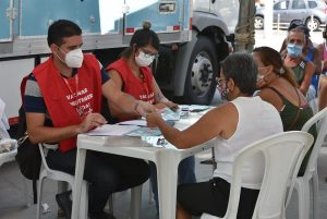 Caminhão da Saúde atrai mais de mil moradores para receber a vacina contra a Covid-19