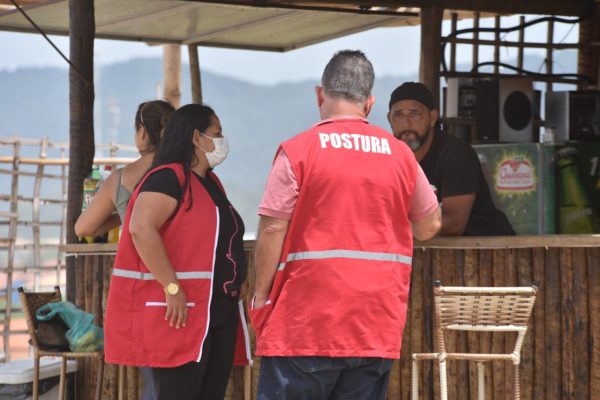 Prefeitura inicia operação ‘Orla limpa’ na praia de Itaipuaçu