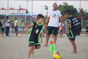 Prefeitura oferece cem vagas para ensinar futebol de areia