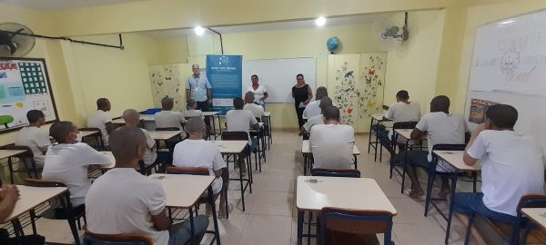 Prefeitura apresenta programa Escritório Social de Maricá em presídio do Rio