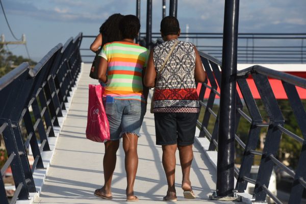 Nova passarela de Inoã é liberada para pedestres