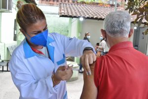 Prefeitura reorganiza polos de vacinação contra a Covid-19