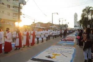 Maricá celebra Corpus Christi com tradicional tapete de sal no Centro