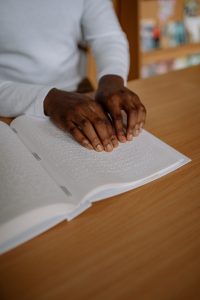 Prefeitura de Maricá oferece capacitação gratuita em braille