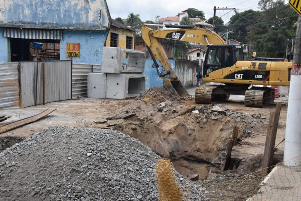 Obras de drenagem, pavimentação e urbanização avançam em Maricá